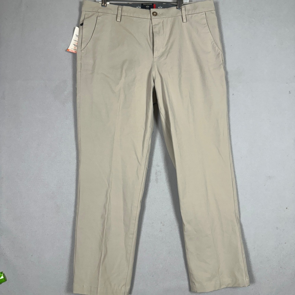 NEW Dockers Pants Mens 38X32 Workday Khaki Straight Fit Tan Smart 360 Flex Chino